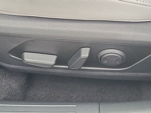 Certified 2025 Hyundai Elantra Limited FWD image 16