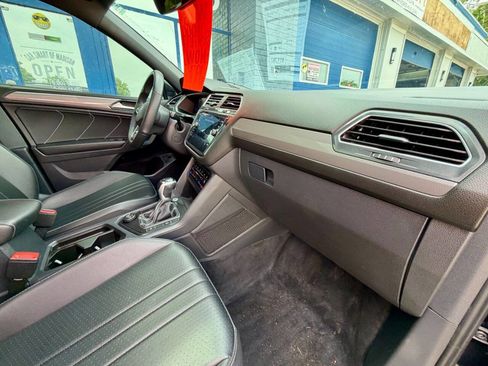 Used 2022 Volkswagen Tiguan SE R-Line AWD/4WD image 28