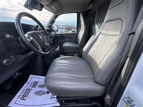 Used 2019 Chevrolet Express 3500 w/ Driver Convenience Package image 31
