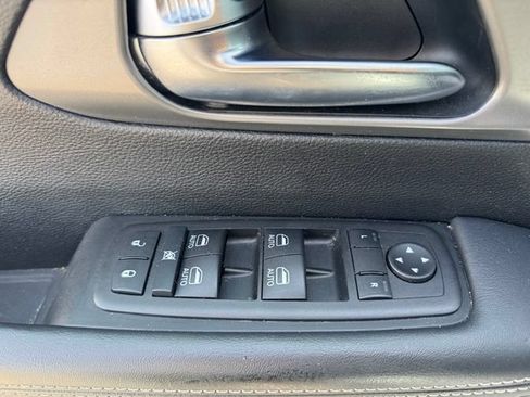 Used 2025 Chrysler Pacifica Select FWD image 9