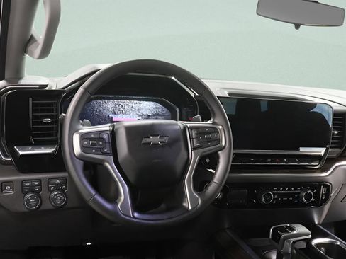 Used 2024 Chevrolet Silverado 1500 LT Trail Boss w/ Convenience Package II AWD/4WD image 7