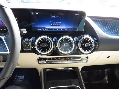 Used 2026 Mercedes-Benz GLA 250 4MATIC image 14
