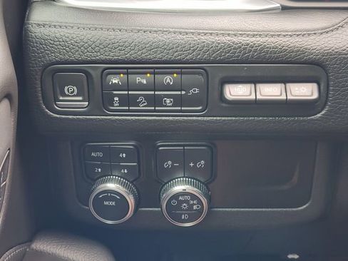 Used 2022 GMC Yukon XL Denali image 21