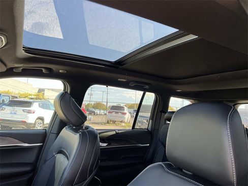 New 2025 Jeep Grand Cherokee Limited image 13