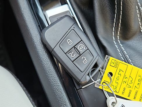 Certified 2025 Volkswagen Taos SE image 20