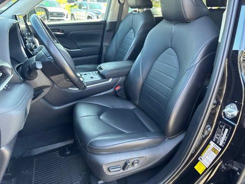 Used 2021 Toyota Highlander XLE AWD/4WD image 8