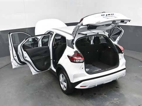 Certified 2025 Nissan Kicks Play S image 42