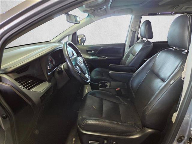 Used 2017 Toyota Sienna SE Premium FWD image 11