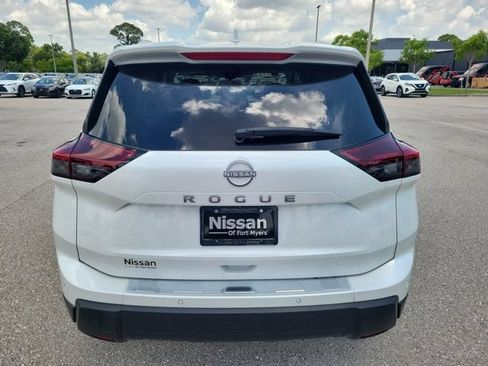 Certified 2026 Nissan Rogue SV w/ SV Premium Package FWD image 3