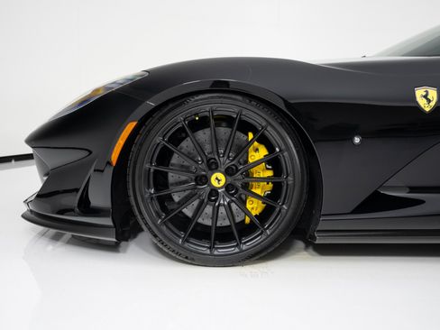 Used 2019 Ferrari 812 Superfast RWD image 9