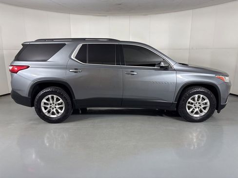 Used 2020 Chevrolet Traverse LT image 11