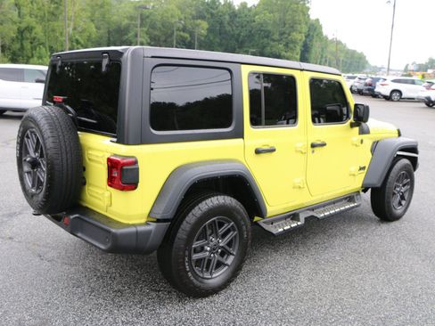 Used 2024 Jeep Wrangler Unlimited Sport AWD/4WD image 7
