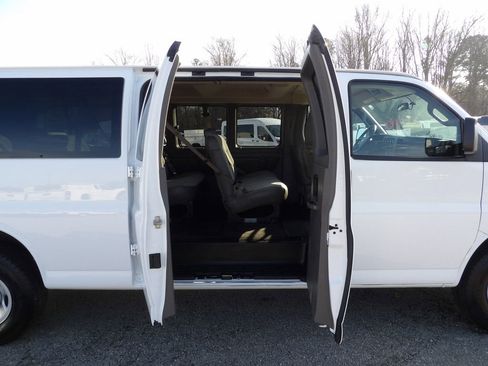 Used 2024 Chevrolet Express 3500 LS image 25