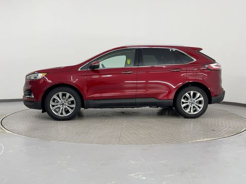 Used 2019 Ford Edge Titanium image 2