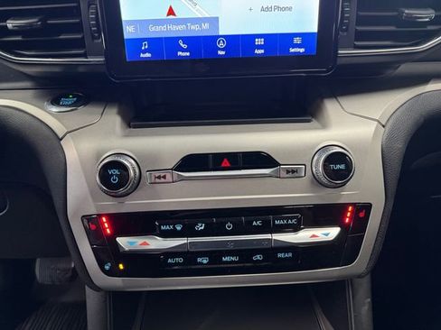 Used 2021 Ford Explorer XLT w/ Equipment Group 202A image 3