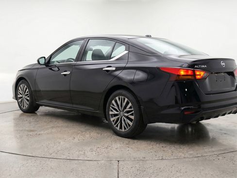 Used 2025 Nissan Altima 2.5 SV FWD image 6