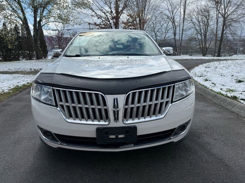 Used 2011 Lincoln MKZ image 2