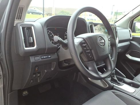 Used 2025 Nissan Frontier SV AWD/4WD image 14