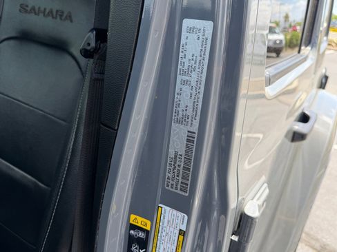 Used 2023 Jeep Wrangler Sahara AWD/4WD image 33