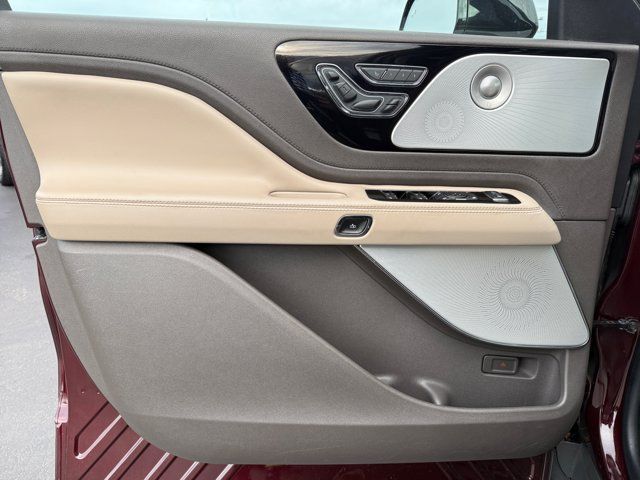 Used 2020 Lincoln Aviator Reserve w/ Equipment Group 202A AWD/4WD image 41