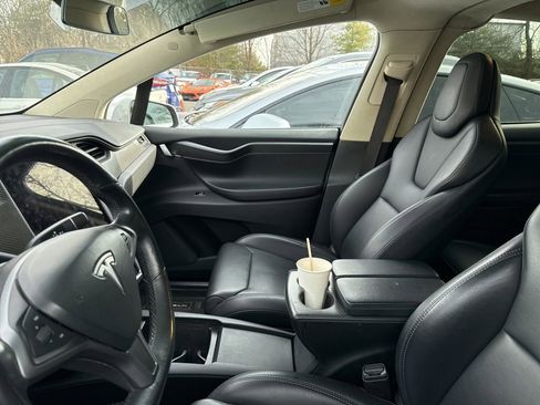 Used 2018 Tesla Model X 75D image 6