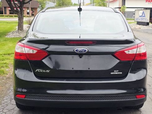 Used 2014 Ford Focus SE w/ SE Winter Package FWD image 5