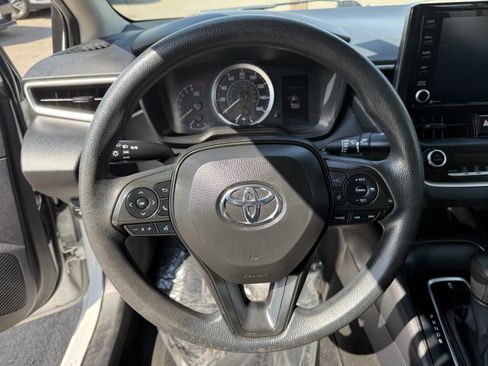 Used 2022 Toyota Corolla LE FWD image 16