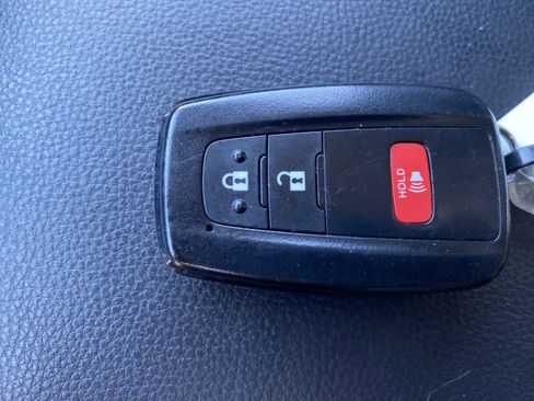 Used 2025 Toyota RAV4 XLE image 35