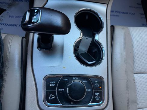 Used 2015 Jeep Grand Cherokee Overland AWD/4WD image 24