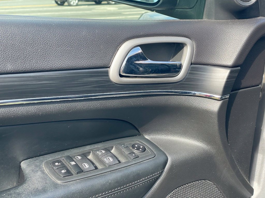 Used 2020 Jeep Grand Cherokee Limited AWD/4WD image 12