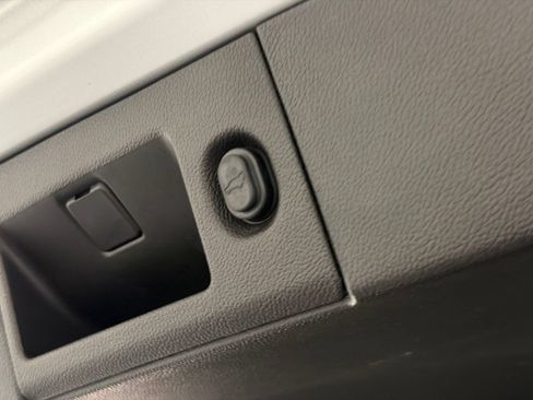 Used 2015 Cadillac Escalade Luxury AWD/4WD image 11