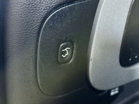 Used 2015 Jeep Cherokee Latitude w/ Comfort/Convenience Group FWD image 29