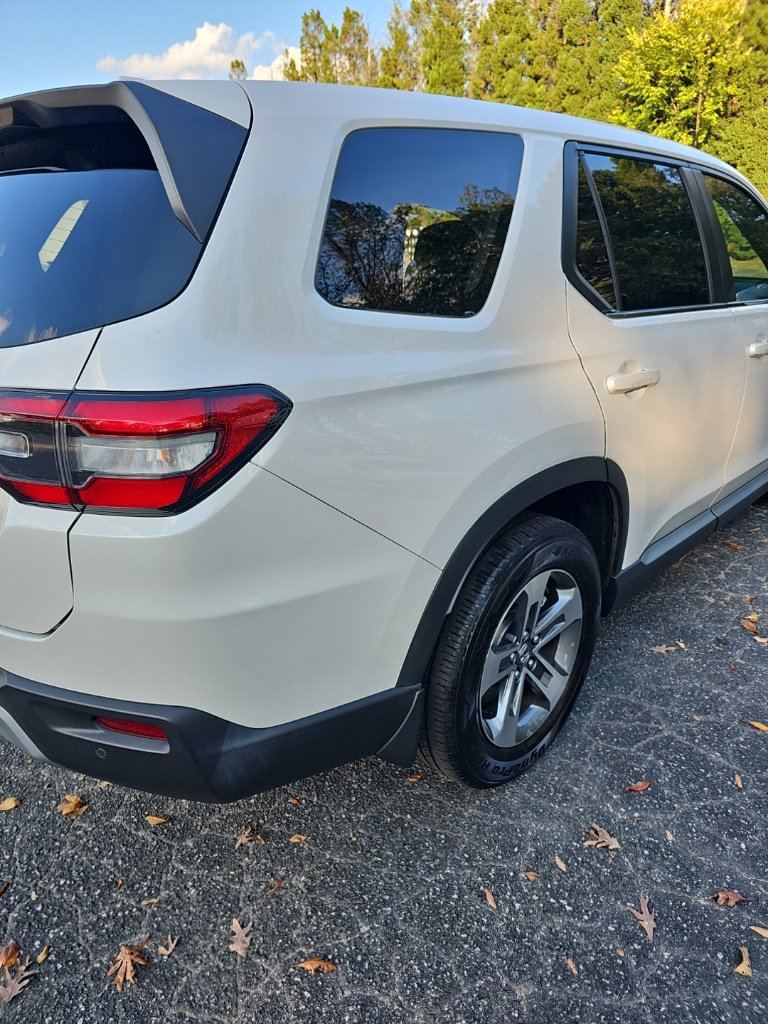 Used 2025 Honda Pilot EX-L image 9