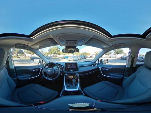 Used 2025 Toyota RAV4 XLE image 43