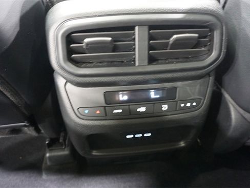 Used 2025 Honda Pilot Touring image 18