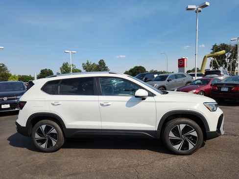 New 2025 Volkswagen Taos SE image 2