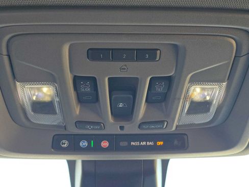 Used 2022 Chevrolet Silverado 1500 LTZ w/ LTZ Premium Package AWD/4WD image 37