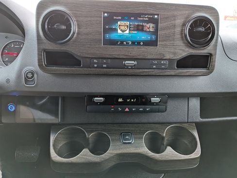 Used 2022 Mercedes-Benz Sprinter 144 Cargo image 22