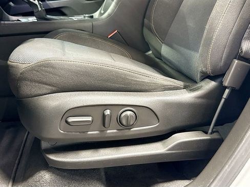 Used 2021 Chevrolet Traverse LT FWD image 19