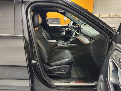 Used 2025 Ford Explorer ST image 19