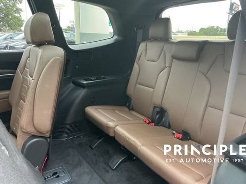 Used 2022 Kia Telluride SX w/ SX Prestige Package AWD/4WD image 32
