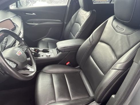 Used 2024 Cadillac XT4 Premium Luxury image 11
