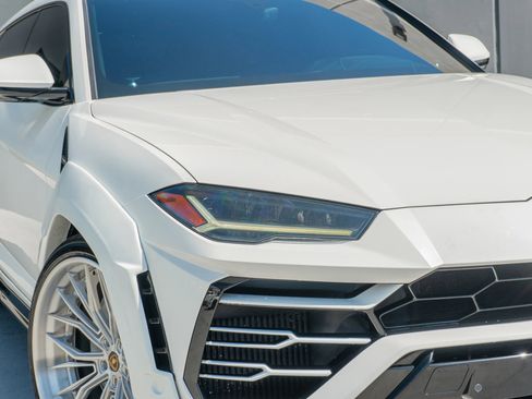 Used 2019 Lamborghini Urus AWD/4WD image 32