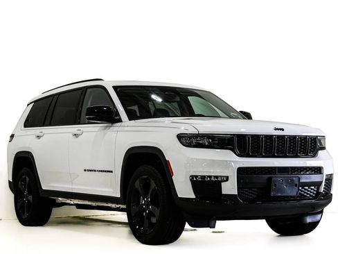 Used 2023 Jeep Grand Cherokee L Limited w/ Black Appearance Package AWD/4WD image 1