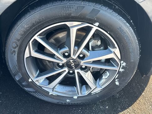 Used 2022 Kia Forte LXS image 9