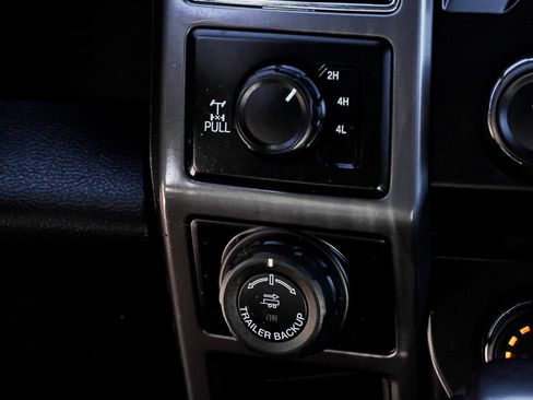 Used 2019 Ford F150 XLT w/ Equipment Group 302A Luxury AWD/4WD image 40