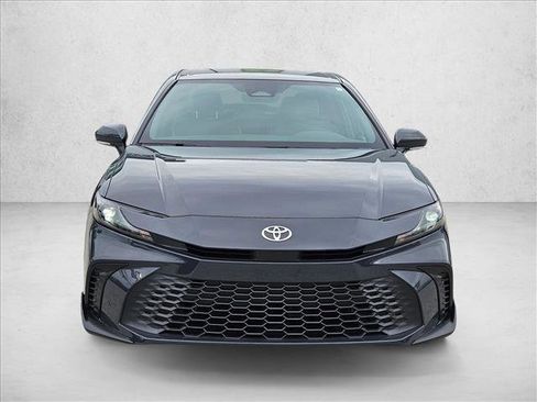 Used 2025 Toyota Camry SE w/ Convenience Package FWD image 2