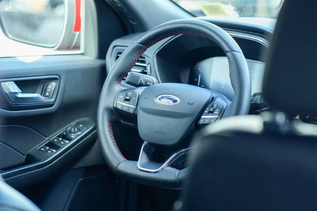 Used 2025 Ford Escape ST-Line Select AWD/4WD image 22