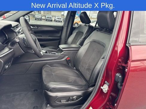 Used 2024 Jeep Grand Cherokee Altitude AWD/4WD image 19
