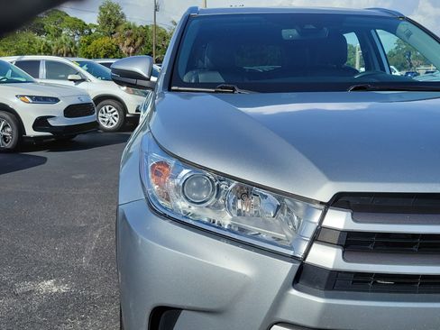 Used 2018 Toyota Highlander XLE FWD image 7